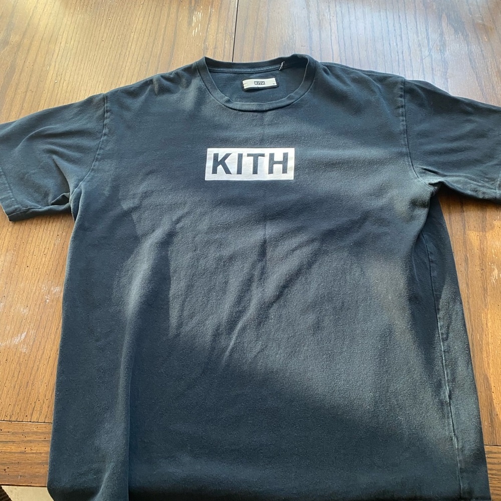 Kith shirt men’s size XL. Used but still in really good condition!